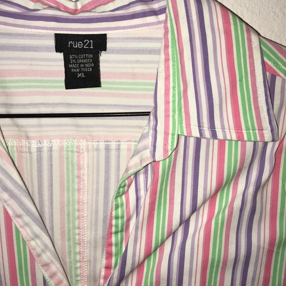 Ladies Rue21 Button up - Picture 2 of 3